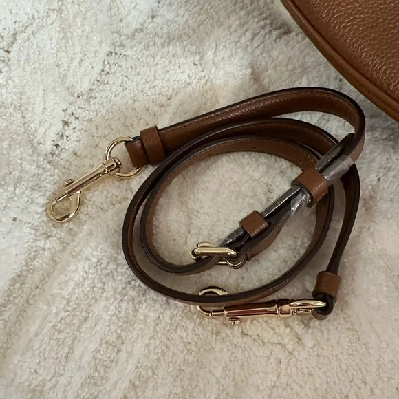 Coach Brown Hobo Bag with Leather Material and Crescent Shape - Picture 7 of 12